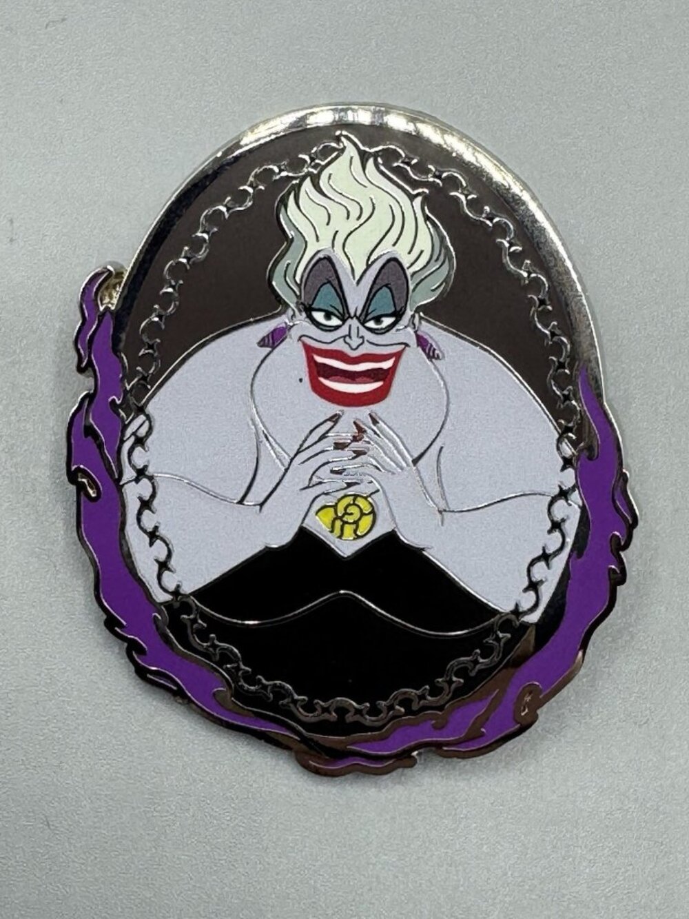 Disney Villains Portrait Blind Box Enamel Pin URSULA New Open Box